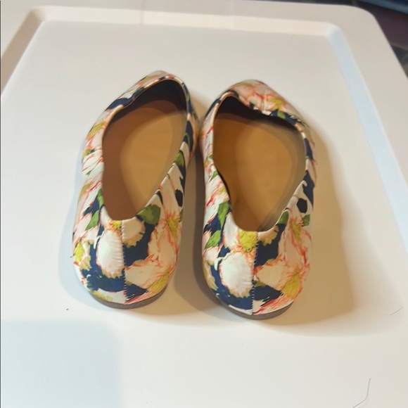 J. Crew Blue and White Floral Flats size 8 - Picture 10 of 12
